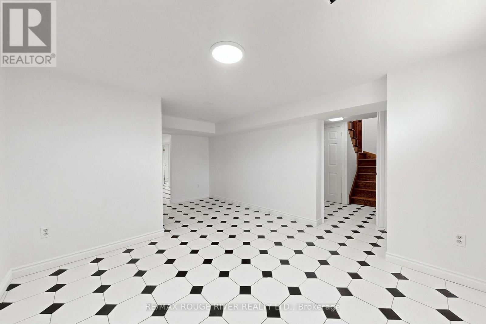 38 LOMBARDY CRESCENT - Image 38