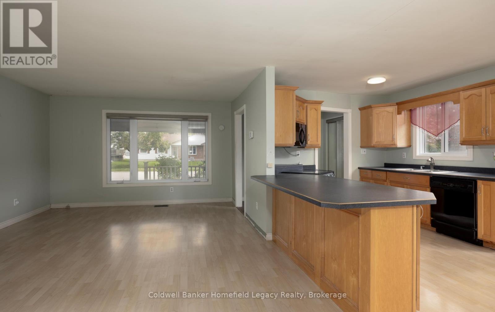10 DUNSFORD CRESCENT - 10