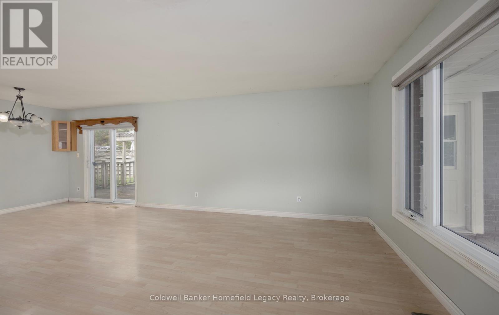 10 DUNSFORD CRESCENT - 11