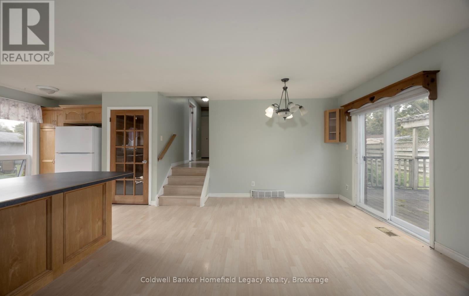 10 DUNSFORD CRESCENT - 13