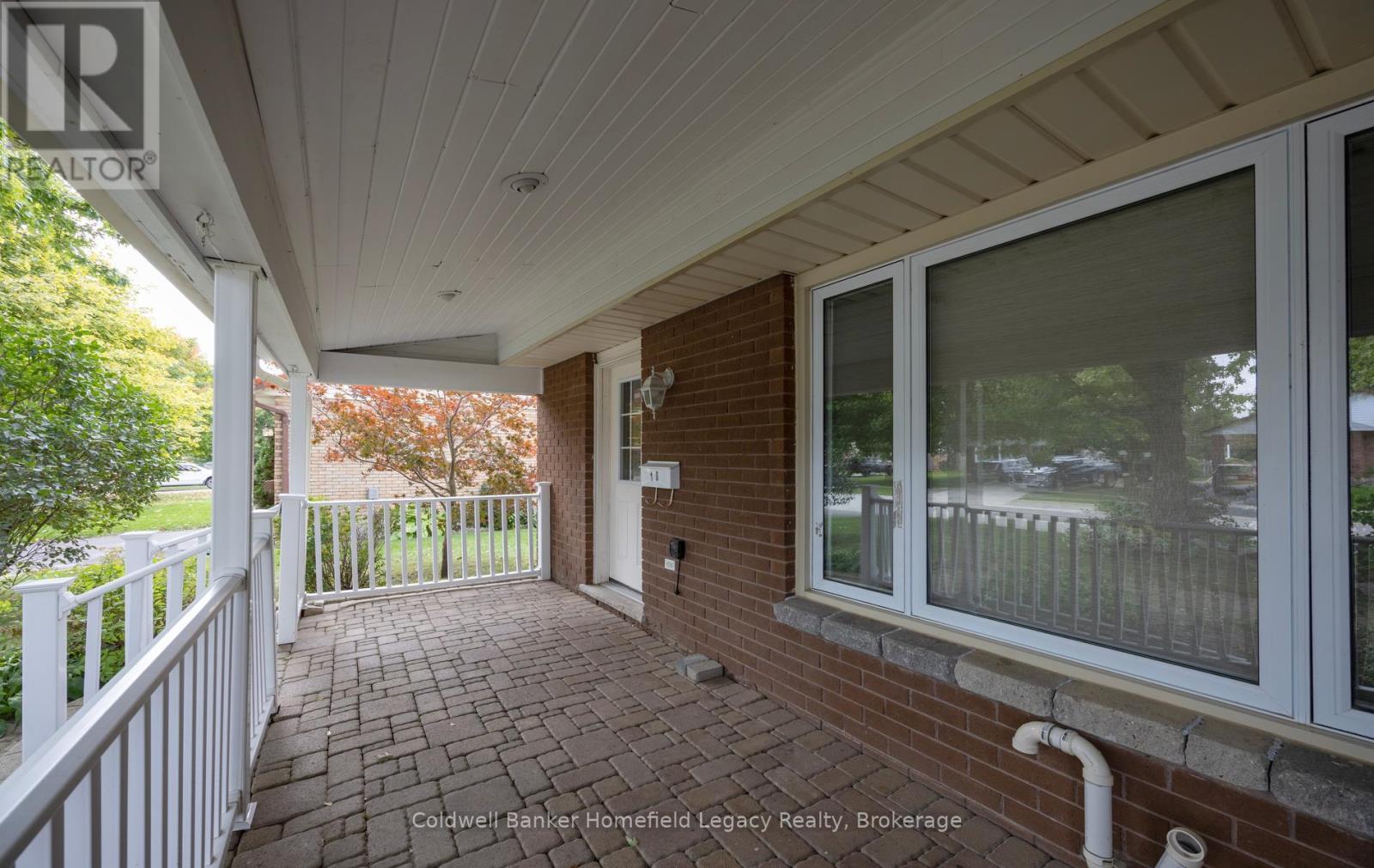 10 DUNSFORD CRESCENT - 32