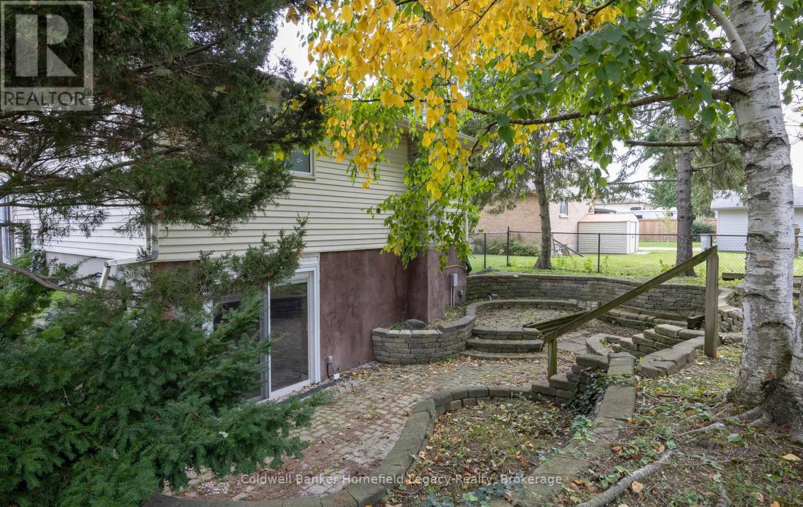 10 DUNSFORD CRESCENT - 34