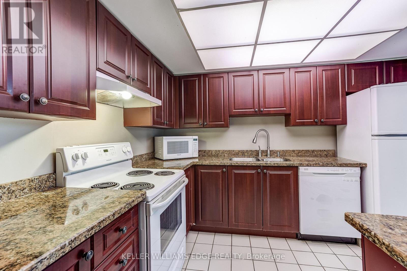 603- 40 Harding Boulevard West, Richmond Hill, ON photo 14