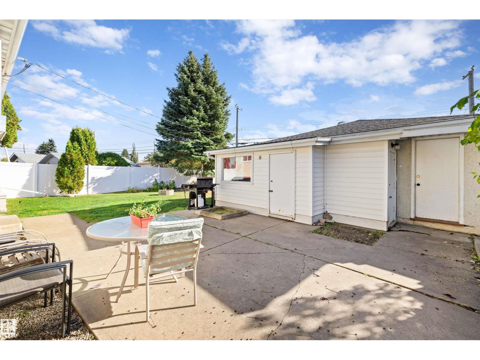 7807 134 AV NW - 49