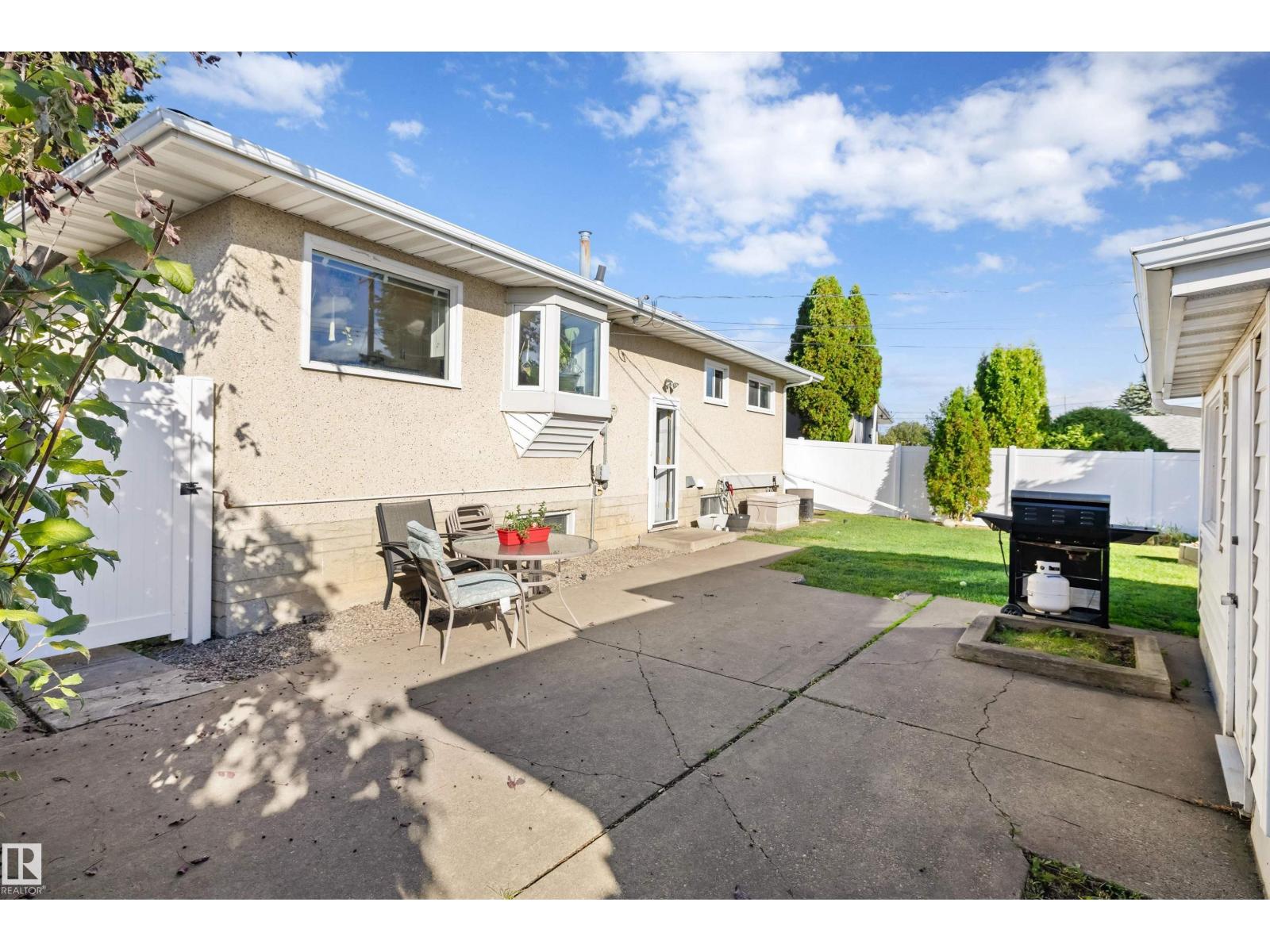 7807 134 AV NW - 50