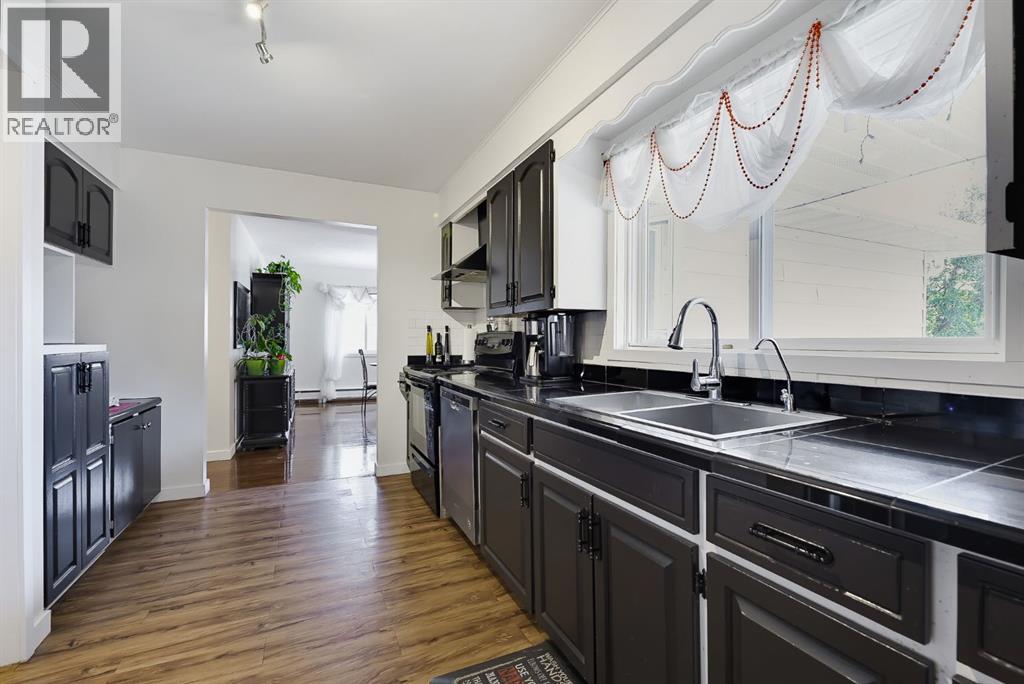 704 75 Avenue SW, Calgary, Alberta, T2V0S3 — thumbnail 11