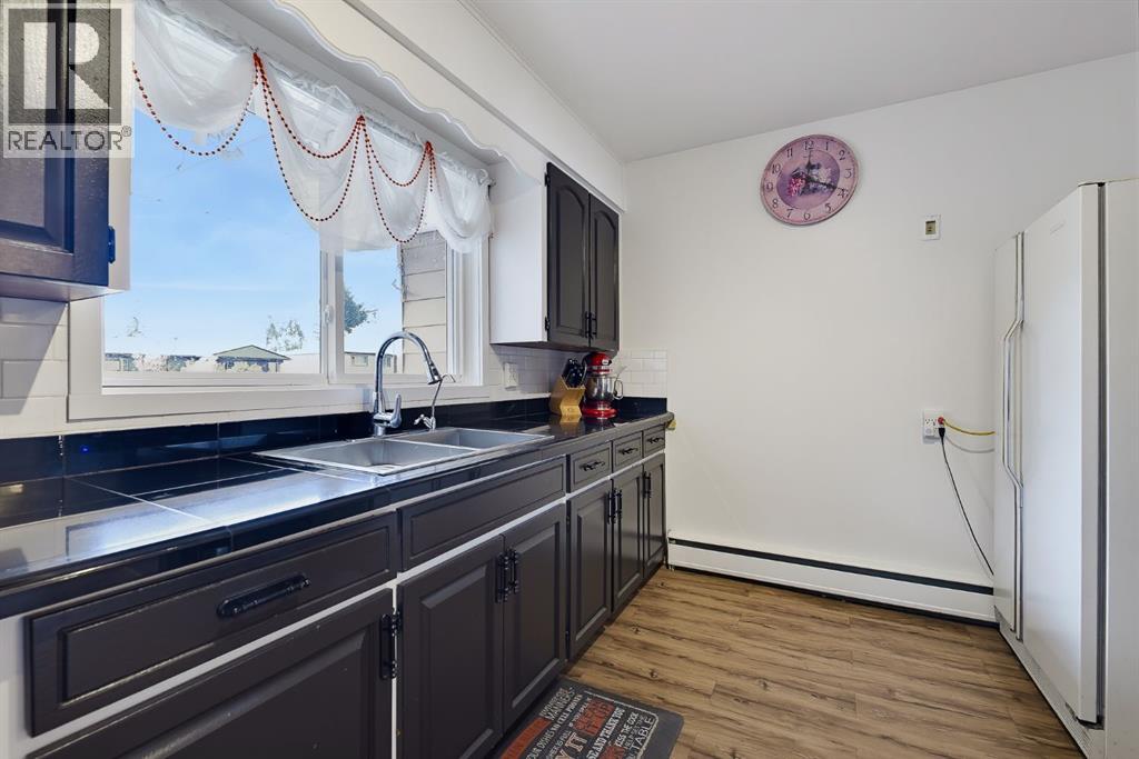 704 75 Avenue SW, Calgary, Alberta, T2V0S3 — thumbnail 9
