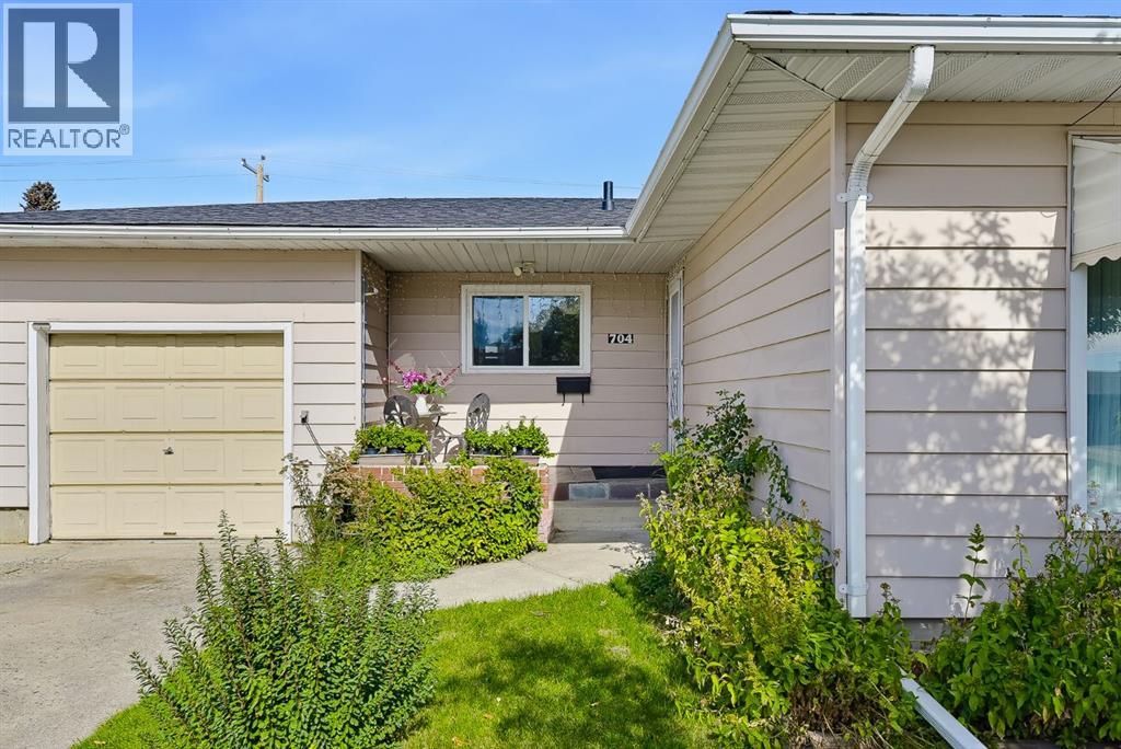 704 75 Avenue SW, Calgary, Alberta, T2V0S3 — thumbnail 2