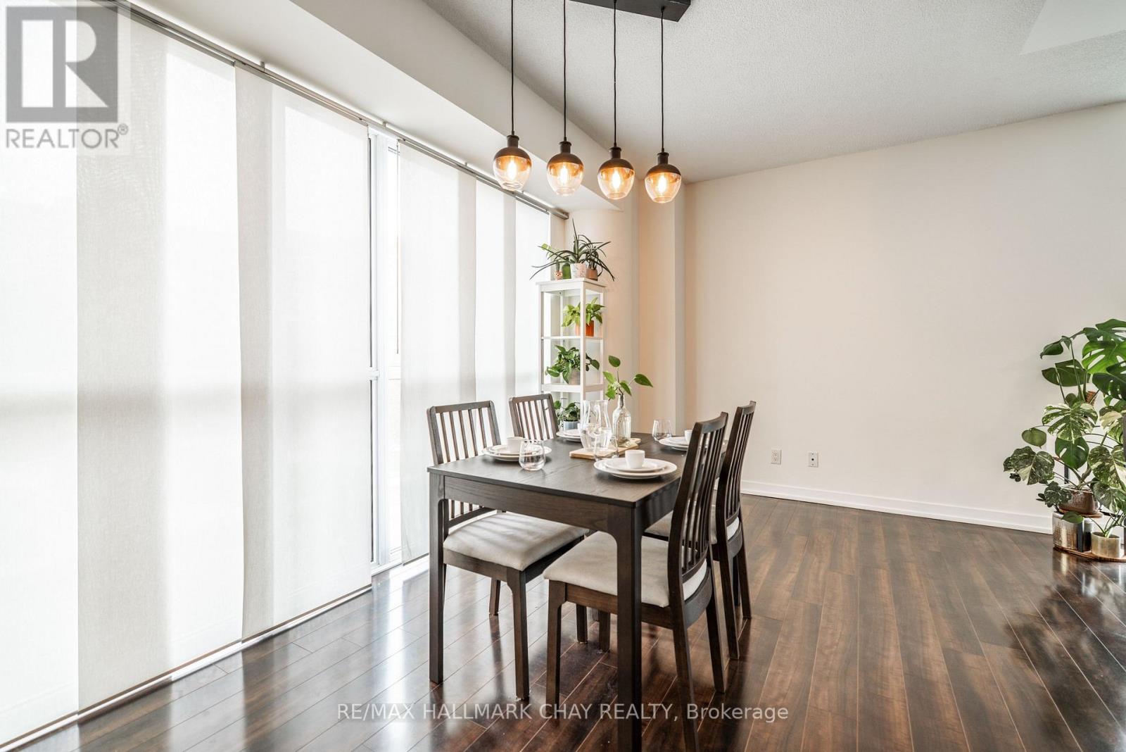 Photo of 5150 DUNDAS STREET