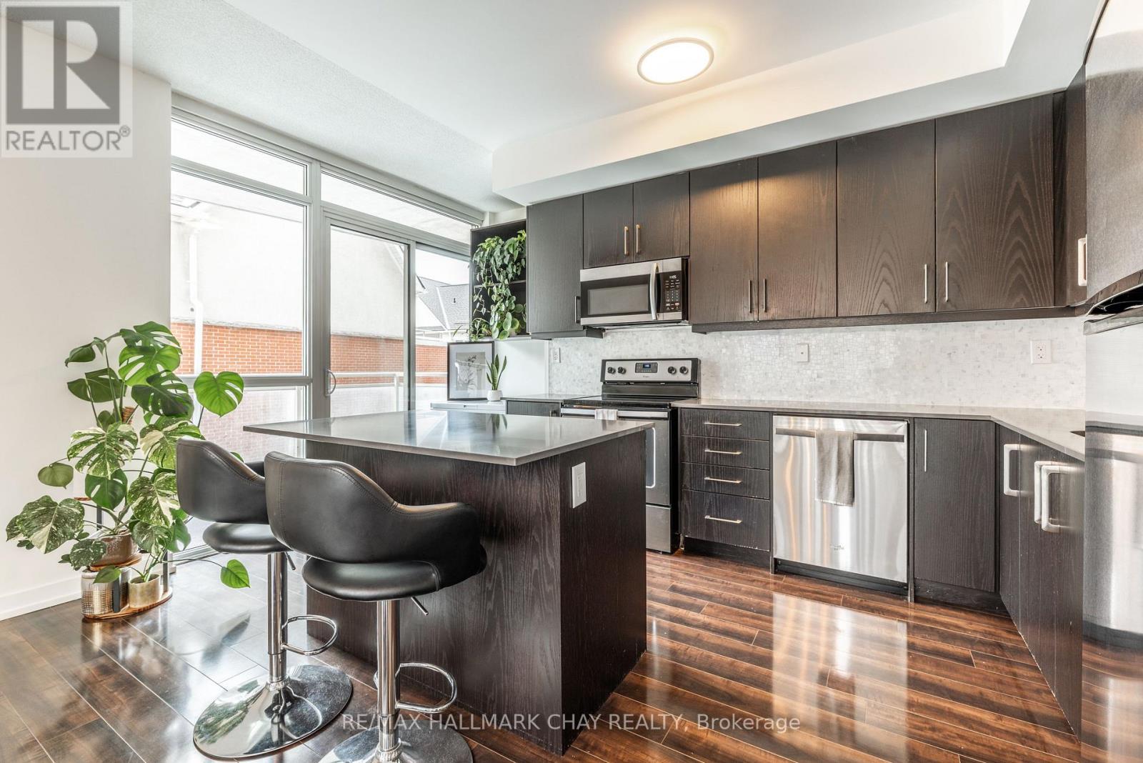 Photo of 5150 DUNDAS STREET
