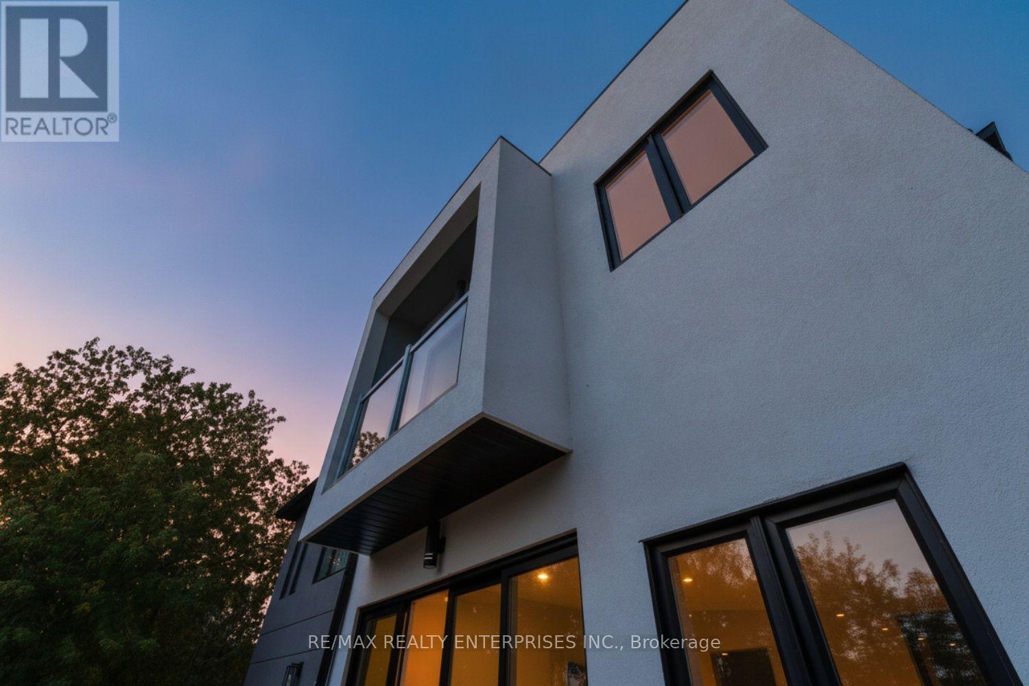 19 Simpson Avenue, Toronto, ON photo 34