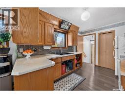 Dining nook - 1301 King Street, Regina, SK S4T4G3 Photo 9