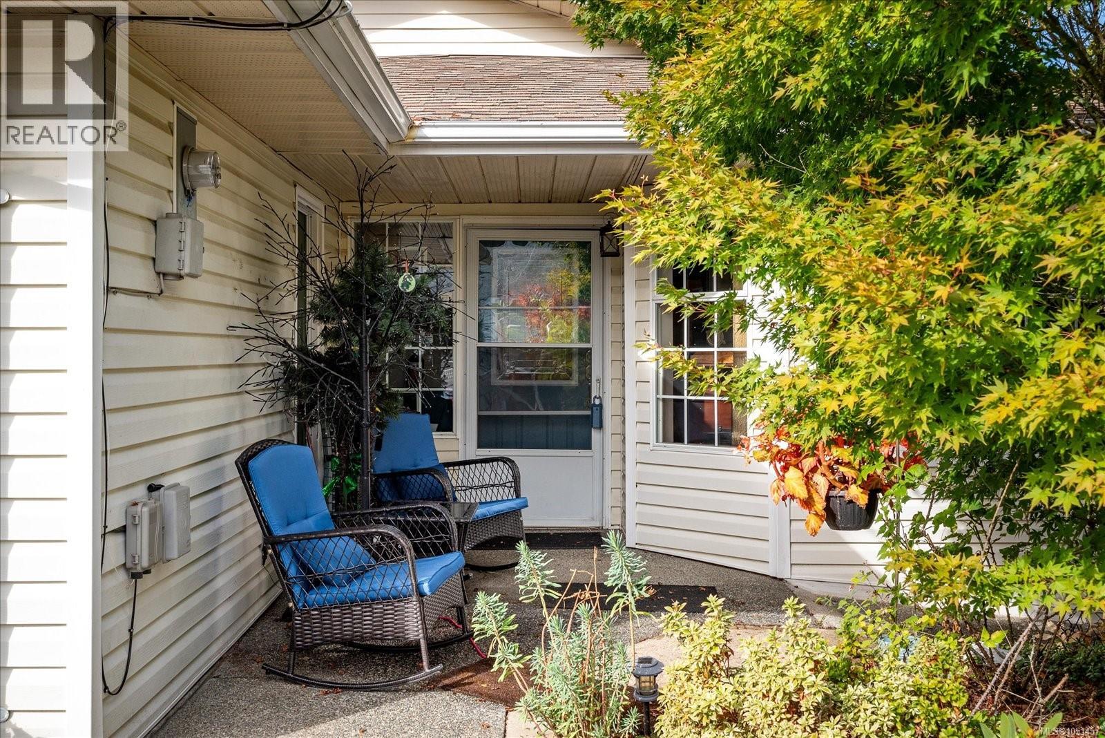 555 Hooper Pl - 1