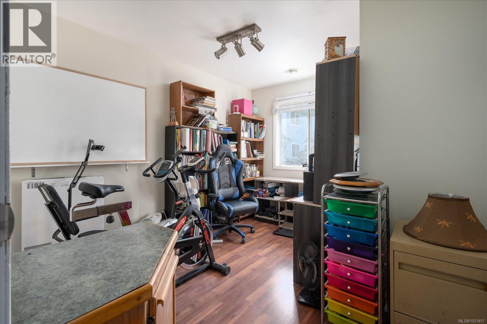 555 Hooper Pl - Image 25