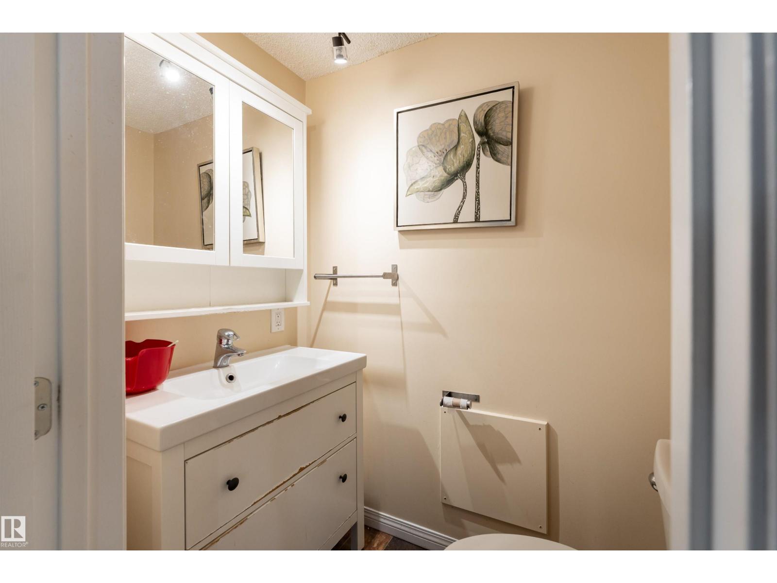 4151 28 AV NW - Image 24