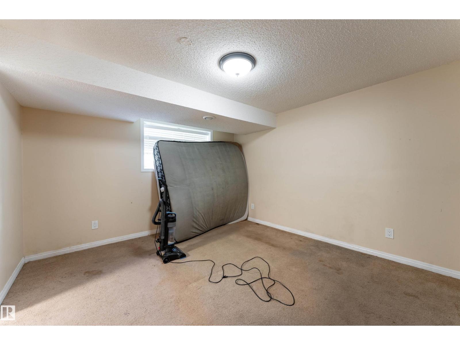 4151 28 AV NW - 27