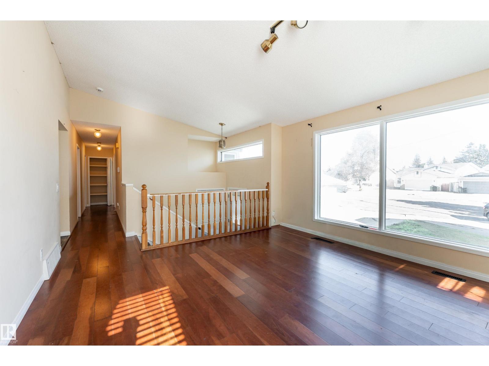 4151 28 AV NW - 3