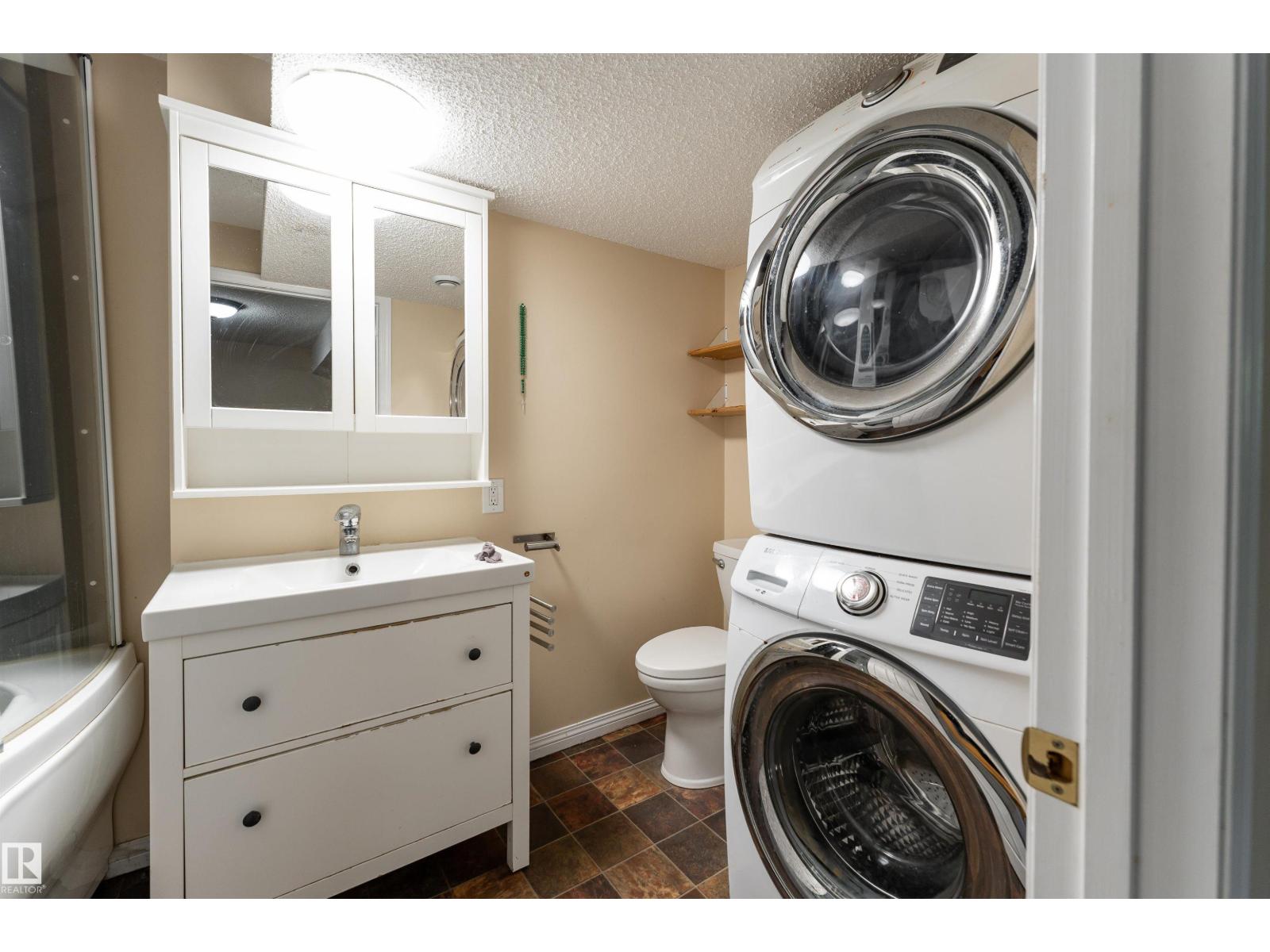 4151 28 AV NW - Image 31