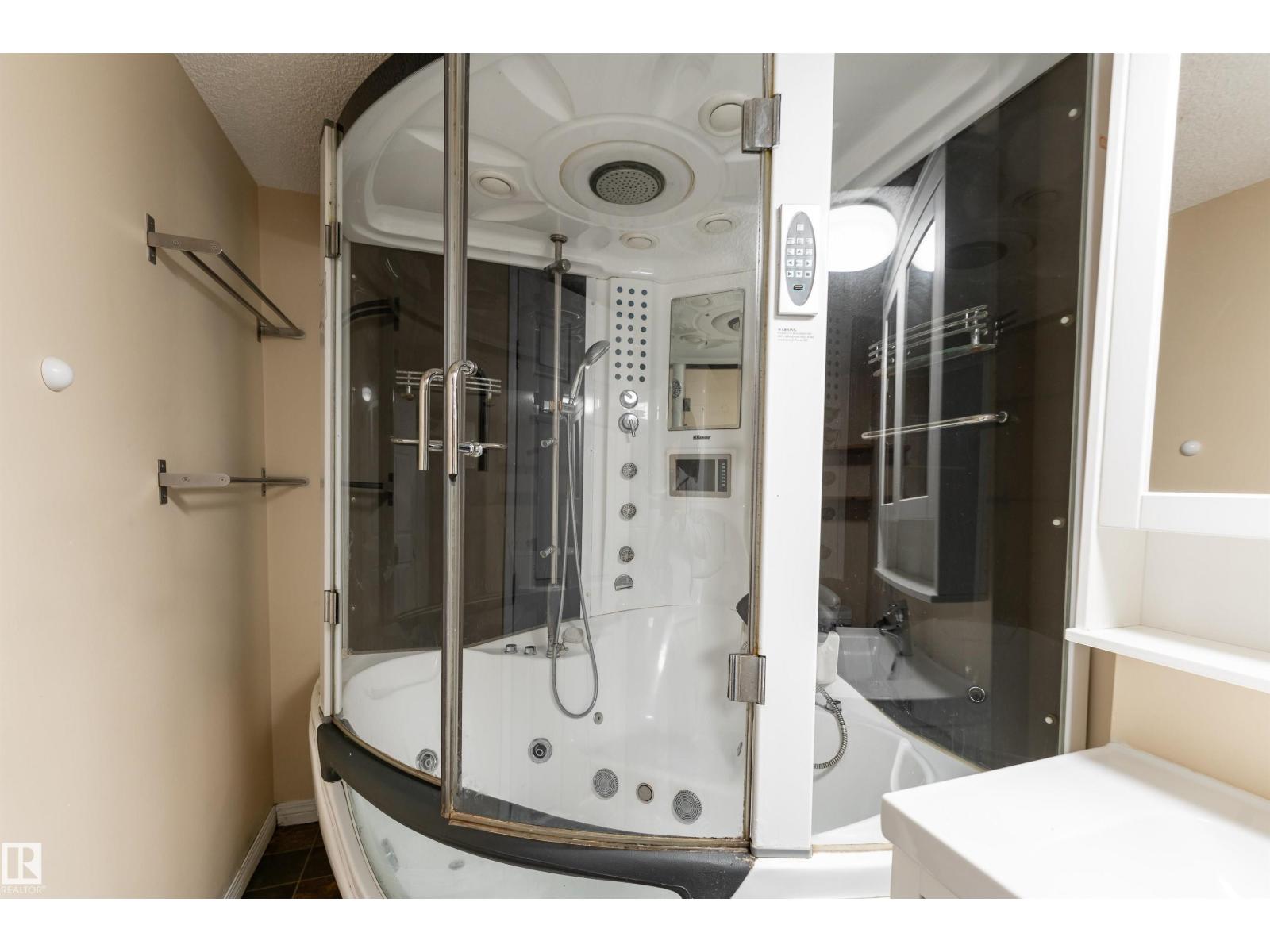 4151 28 AV NW - 32