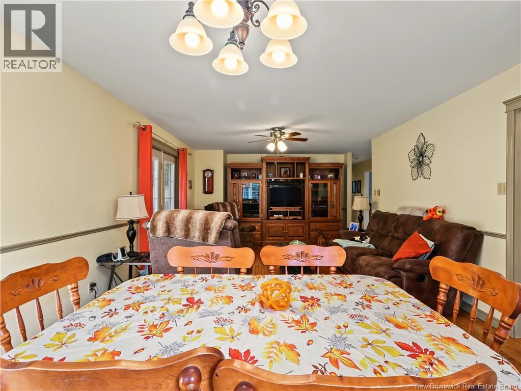 3 Maple Street - Image 18