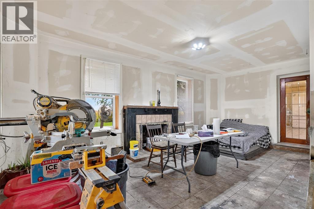685 Cameron ROAD - Image 27