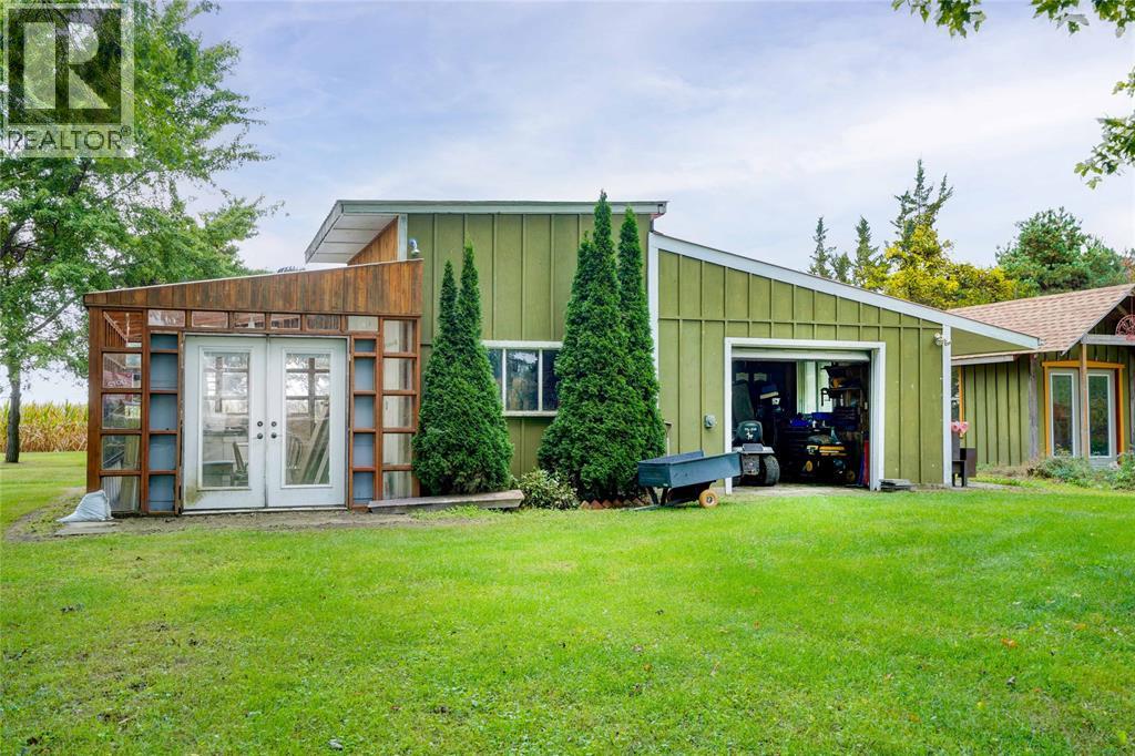 685 Cameron ROAD - 37