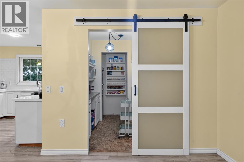 685 Cameron ROAD - 9