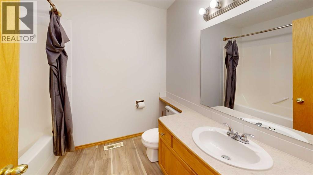 7 Mt Alderson Place W, Lethbridge — photo 8