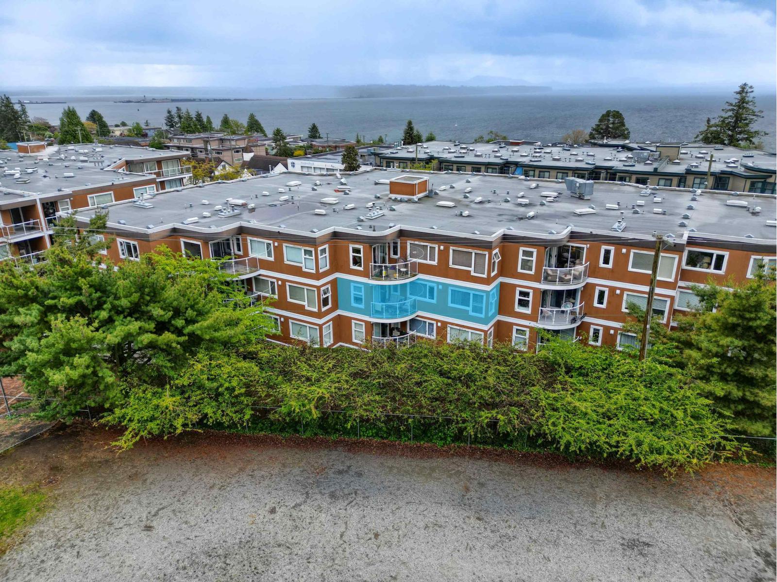 205 15213 PACIFIC AVENUE, White Rock