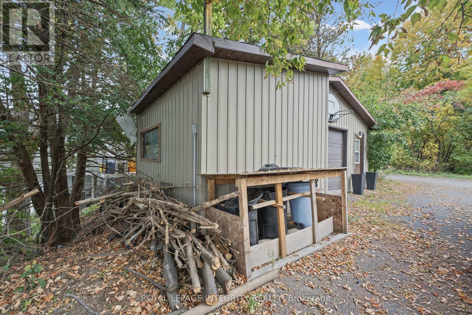1587 LILAC LANE - 41