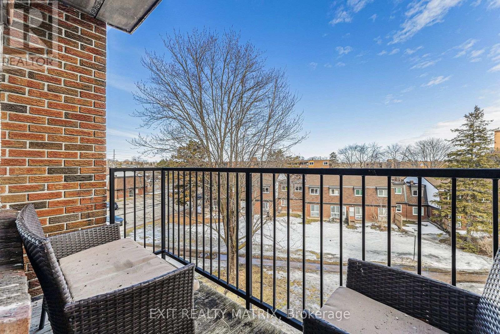 #403C 2041 ARROWSMITH DRIVE - 14