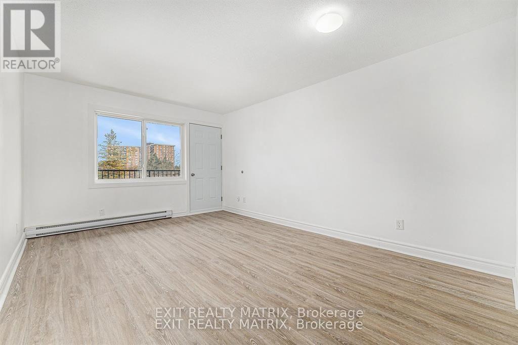 #403C 2041 ARROWSMITH DRIVE - 6