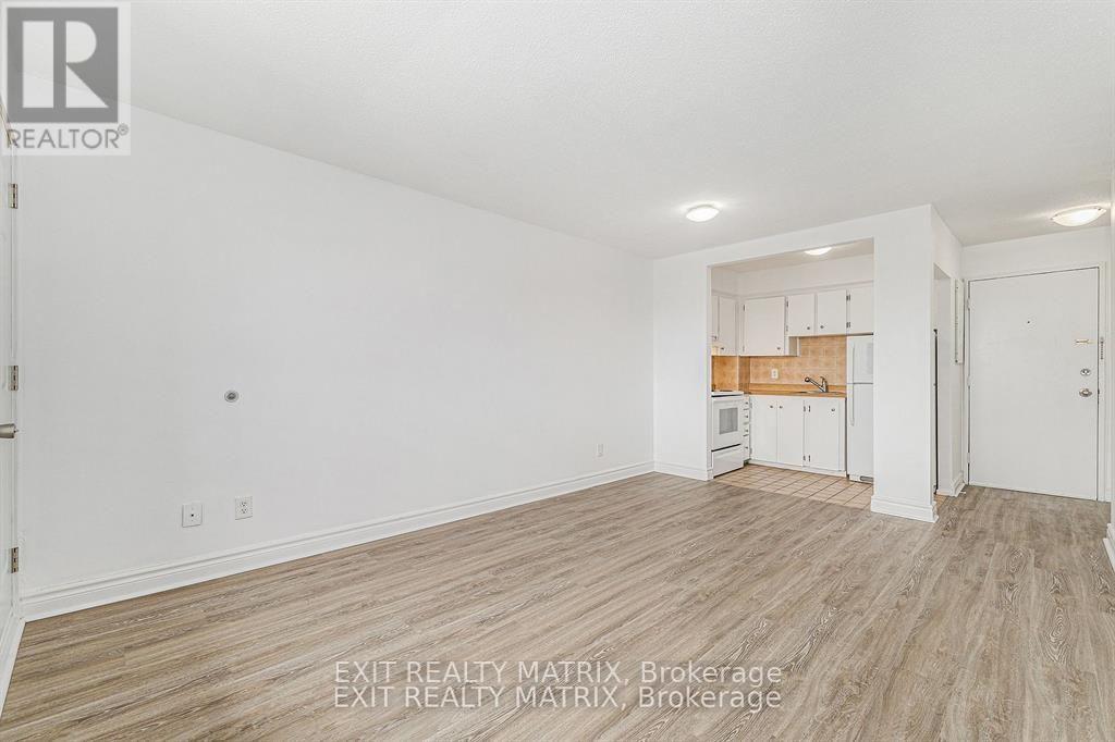 #403C 2041 ARROWSMITH DRIVE - 7
