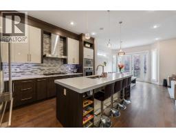 4pc Bathroom - 2020 37 Street Sw, Calgary, AB T3E3A9 Photo 14