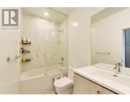 105 - 60 Honeycrisp Crescent, Vaughan, ON L4K0N5 Photo 7