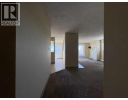 921, 21 Berkeley Place W - photo 10