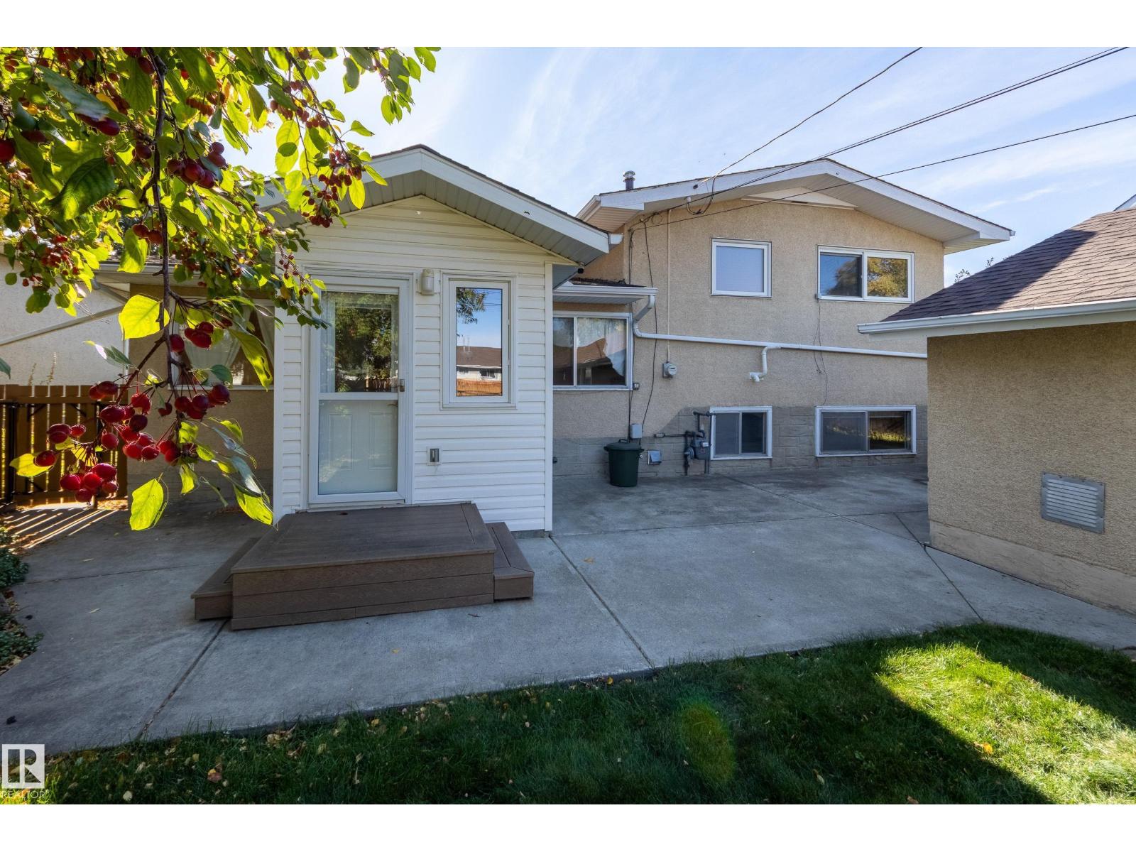 15216 86 AV NW - 35