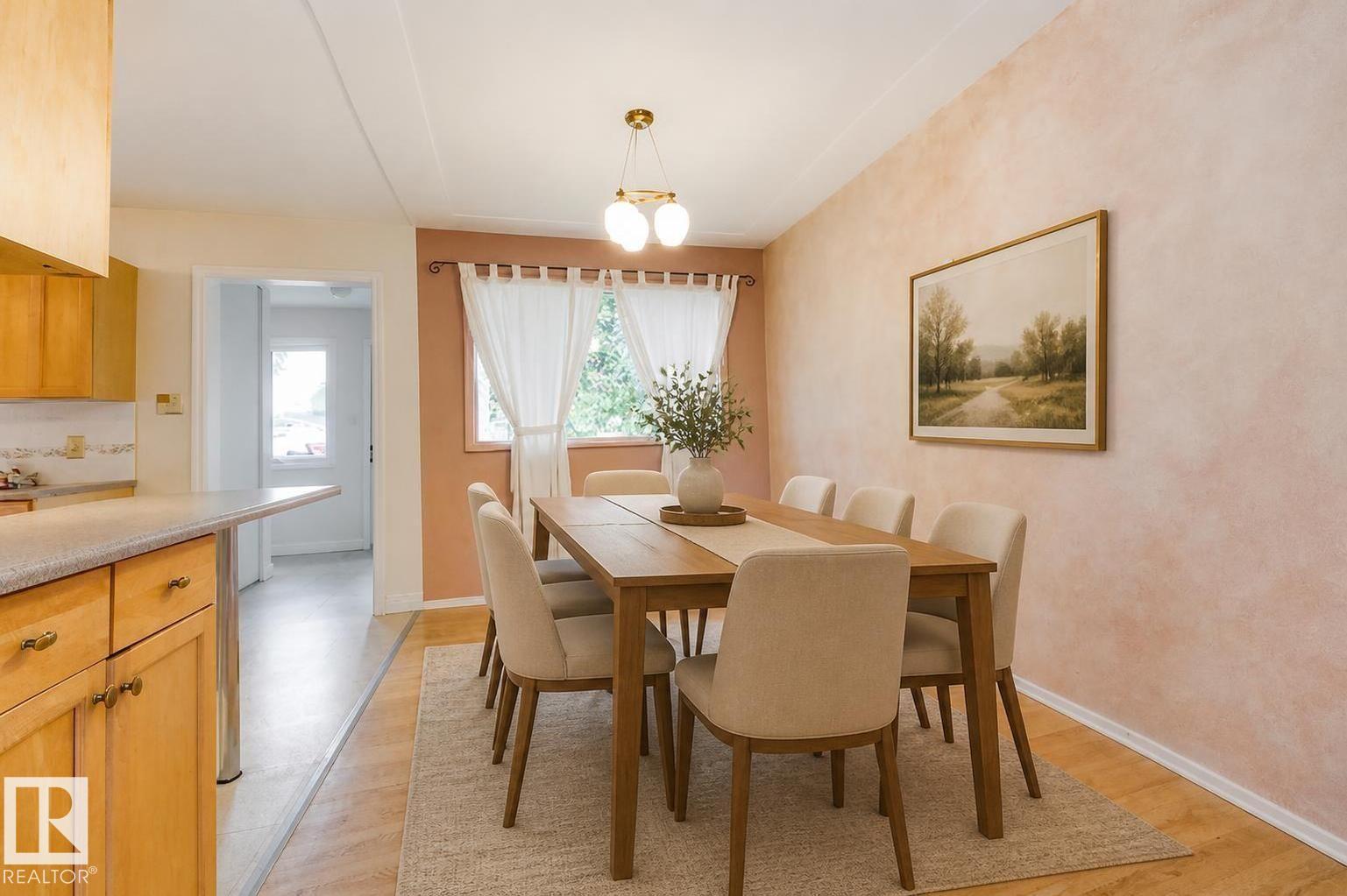 15216 86 AV NW - 9