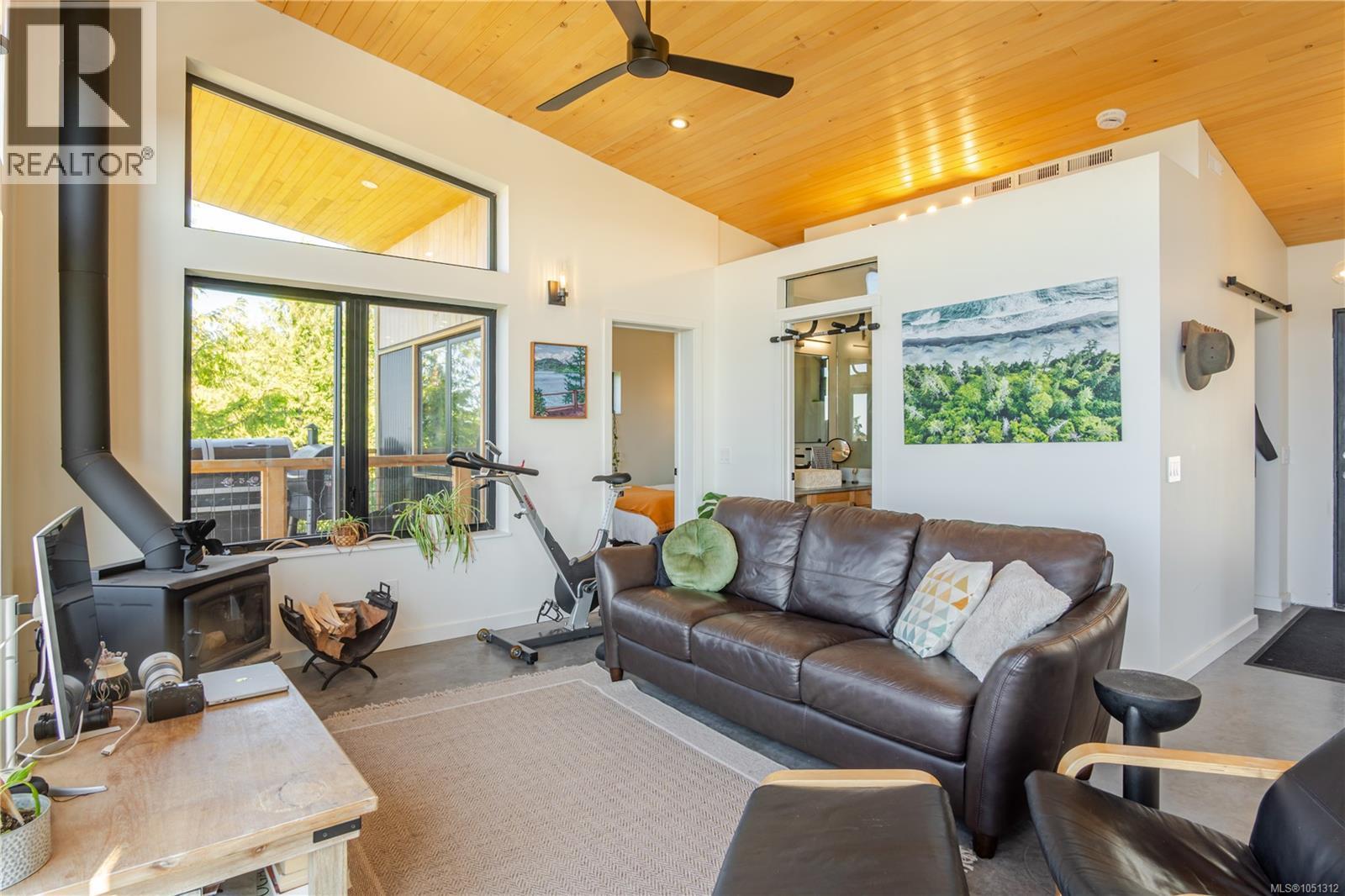 1071 Uplands Close - Image 15