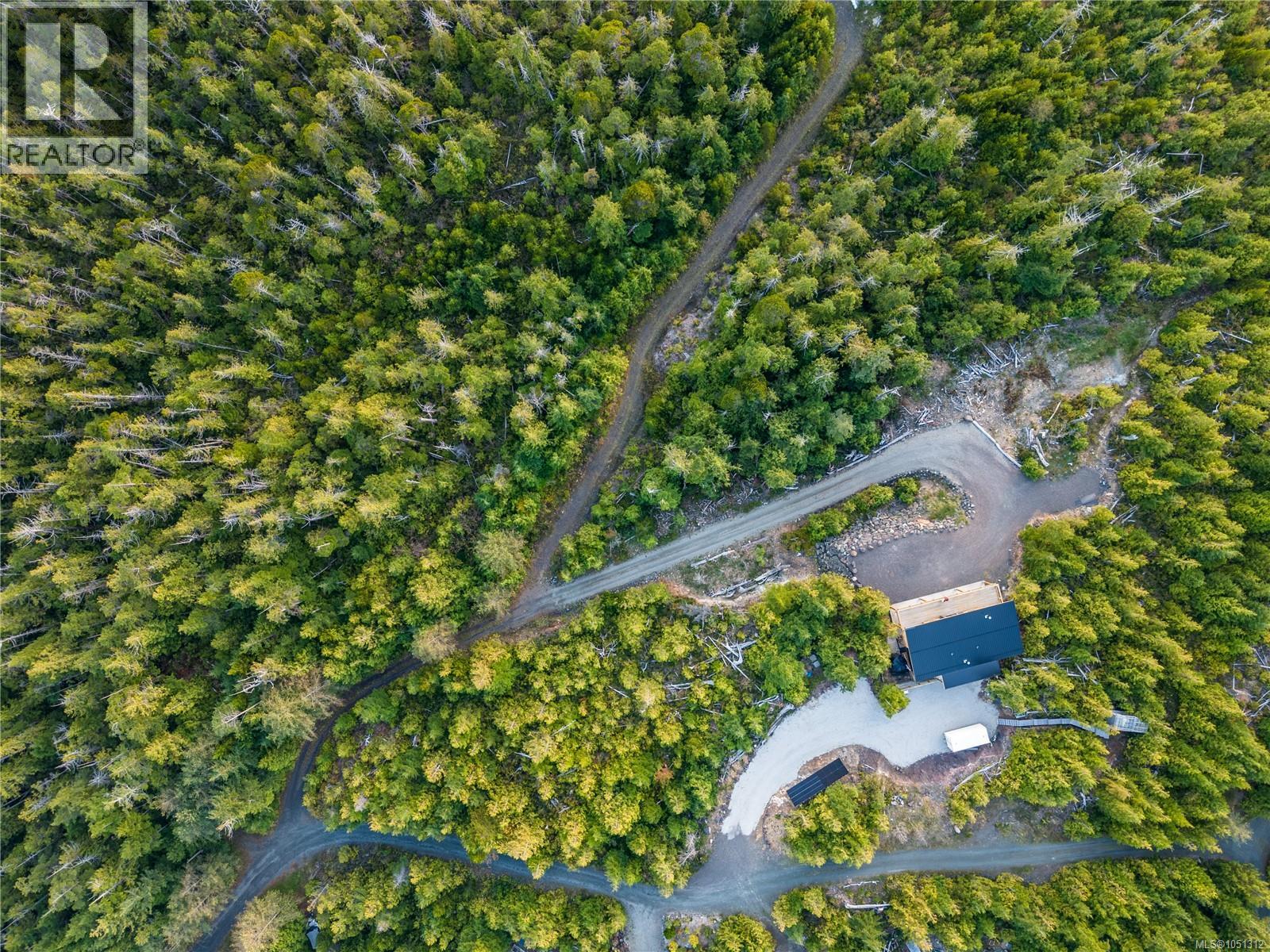 1071 Uplands Close - 35