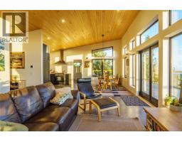 Living room - 1071 Uplands Close, Ucluelet, BC V0R3A0 Photo 9