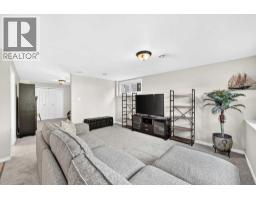 1060 KINGSTON Crescent SE - photo 39