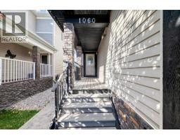 1060 KINGSTON Crescent SE - photo 2