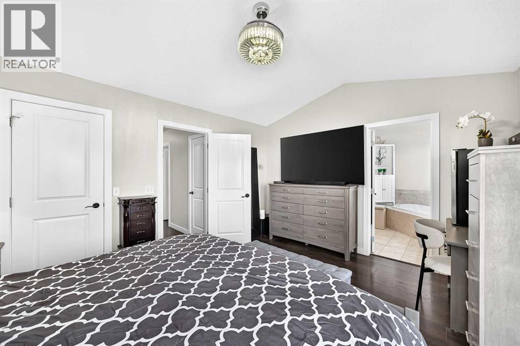 1060 KINGSTON Crescent SE - Image 22