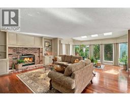 21 Mt Robson Close SE - photo 4