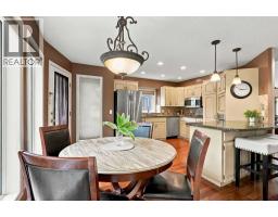 21 Mt Robson Close SE - photo 12