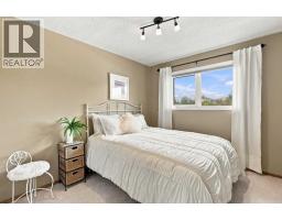 21 Mt Robson Close SE - photo 30