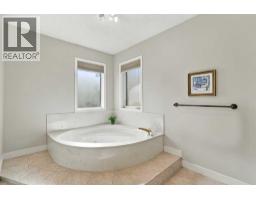 21 Mt Robson Close SE - photo 26