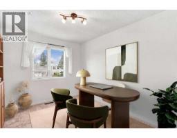 21 Mt Robson Close SE - photo 32