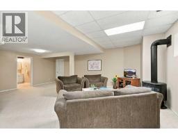 21 Mt Robson Close SE - photo 35
